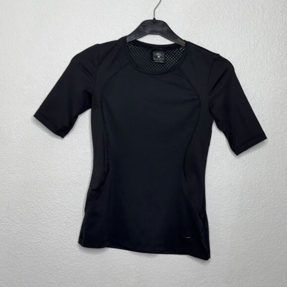 Woman’s Black Nike Pro Top Size XS - Picture 1 of 5